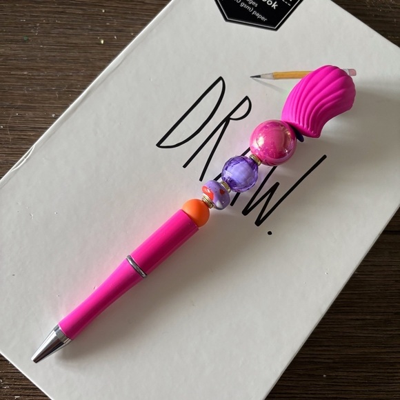 Disney Doorables: Nightmare Before Christmas: Sally handmade beaded pen - Picture 3 of 3